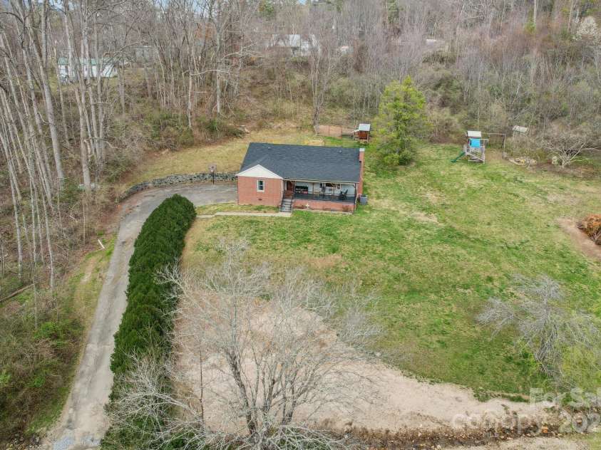181 Dogwood Lane, Spruce Pine, NC 28777.  MLS# CAR4234977, YatesRealty ID 8936. 