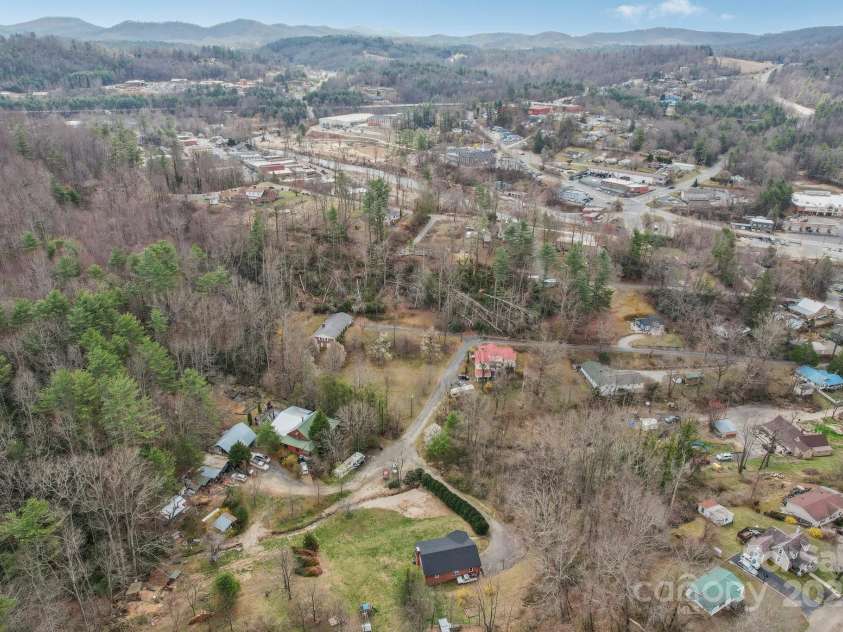 181 Dogwood Lane, Spruce Pine, NC 28777.  MLS# CAR4234977, YatesRealty ID 8936. 