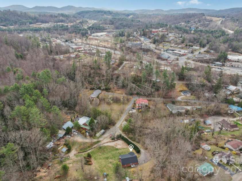 181 Dogwood Lane, Spruce Pine, NC 28777.  MLS# CAR4234977, YatesRealty ID 8936. 