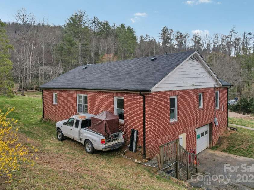 181 Dogwood Lane, Spruce Pine, NC 28777.  MLS# CAR4234977, YatesRealty ID 8936. 