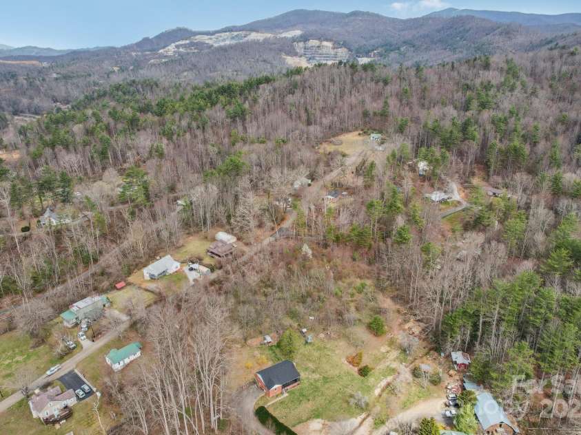 181 Dogwood Lane, Spruce Pine, NC 28777.  MLS# CAR4234977, YatesRealty ID 8936. 