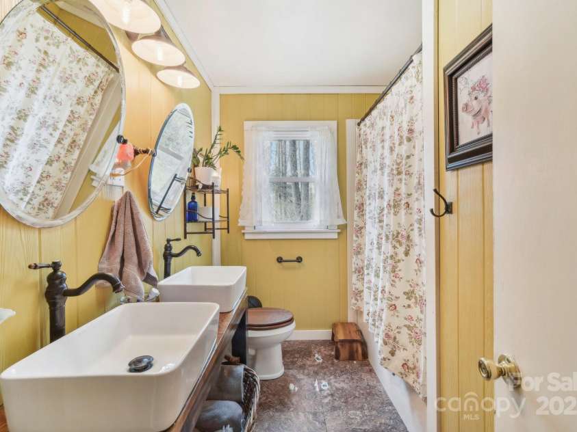 181 Dogwood Lane, Spruce Pine, NC 28777.  MLS# CAR4234977, YatesRealty ID 8936. 