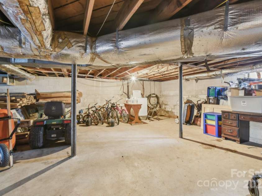 181 Dogwood Lane, Spruce Pine, NC 28777.  MLS# CAR4234977, YatesRealty ID 8936. 