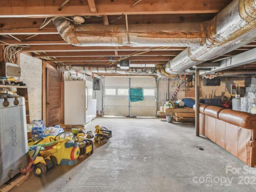 181 Dogwood Lane, Spruce Pine, NC 28777.  MLS# CAR4234977, YatesRealty ID 8936. 