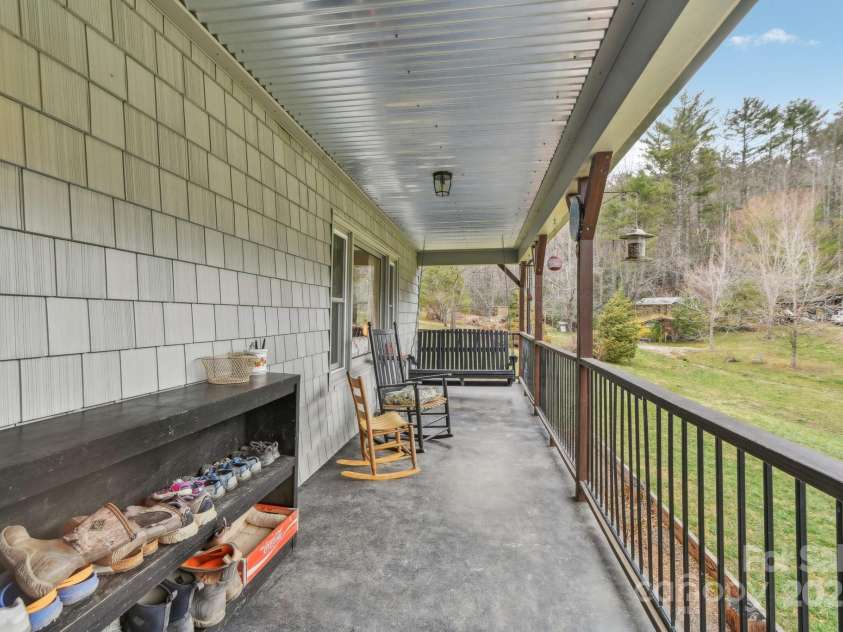 181 Dogwood Lane, Spruce Pine, NC 28777.  MLS# CAR4234977, YatesRealty ID 8936. 
