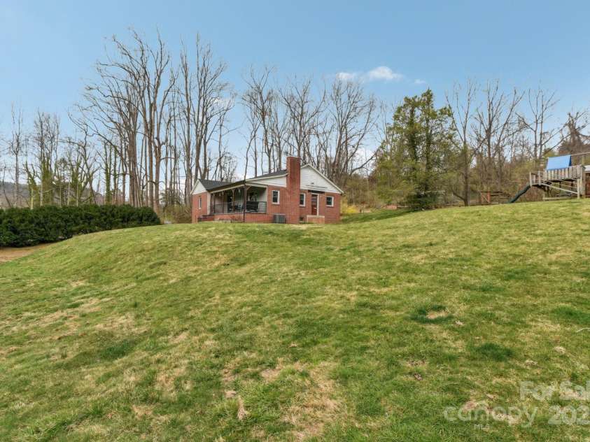 181 Dogwood Lane, Spruce Pine, NC 28777.  MLS# CAR4234977, YatesRealty ID 8936. 