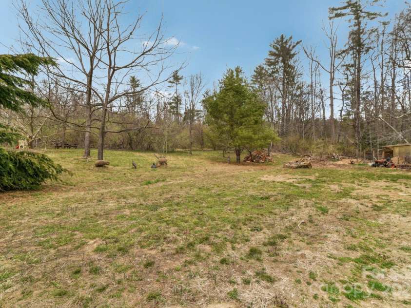 181 Dogwood Lane, Spruce Pine, NC 28777.  MLS# CAR4234977, YatesRealty ID 8936. 