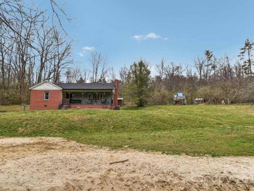 181 Dogwood Lane, Spruce Pine, NC 28777.  MLS# CAR4234977, YatesRealty ID 8936. 