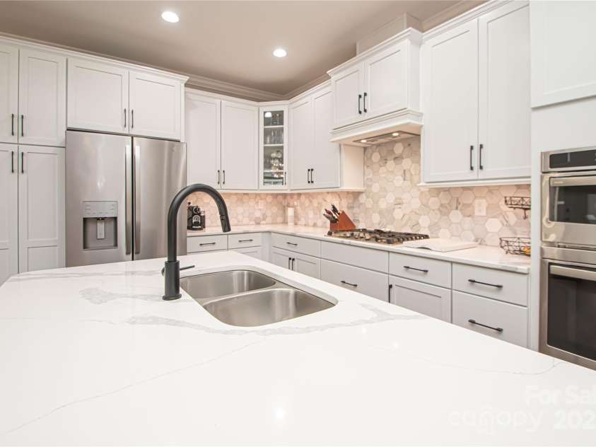 1022 Galloway Drive, Matthews, NC 28104.  MLS# CAR4325424, YatesRealty ID 894. 