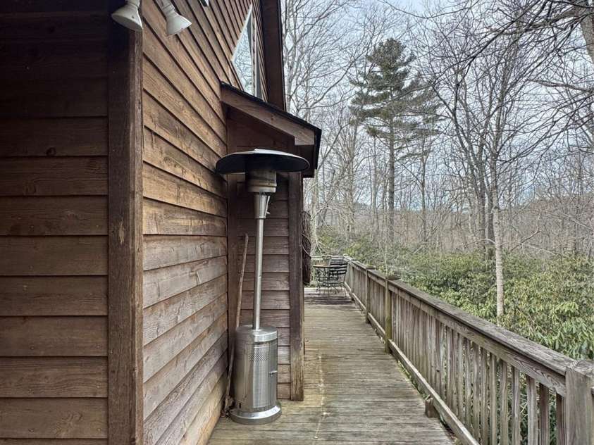 128 Hillcrest Road, Newland, NC 28657.  MLS# CAR4336111, YatesRealty ID 894. Wrap Deck