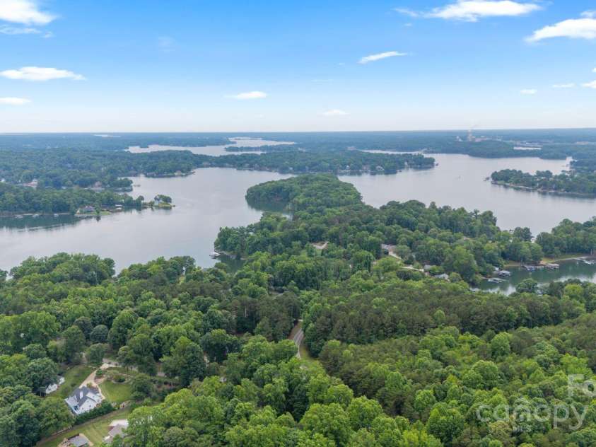 704 Kenway Loop, Mooresville, NC 28117.  MLS# CAR4274893, YatesRealty ID 894. 