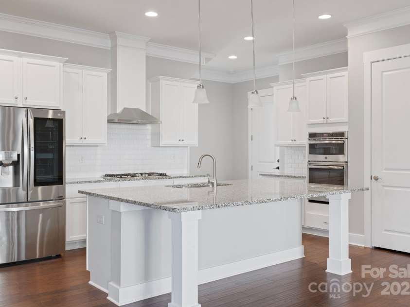 704 Kenway Loop, Mooresville, NC 28117.  MLS# CAR4274893, YatesRealty ID 894. Roomy kitchen