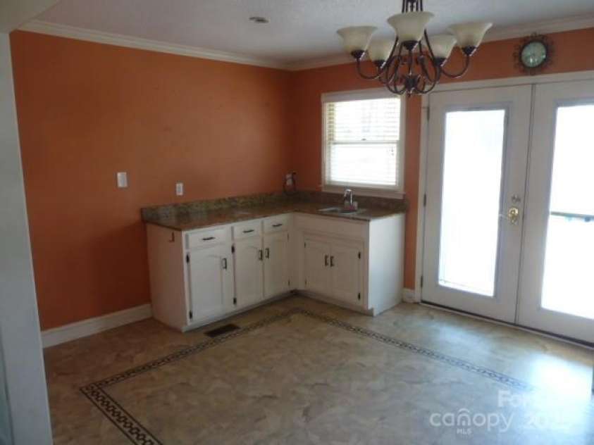 3091 Main Street Extension, Spartanburg, SC 29307.  MLS# CAR4235402, YatesRealty ID 8940. 