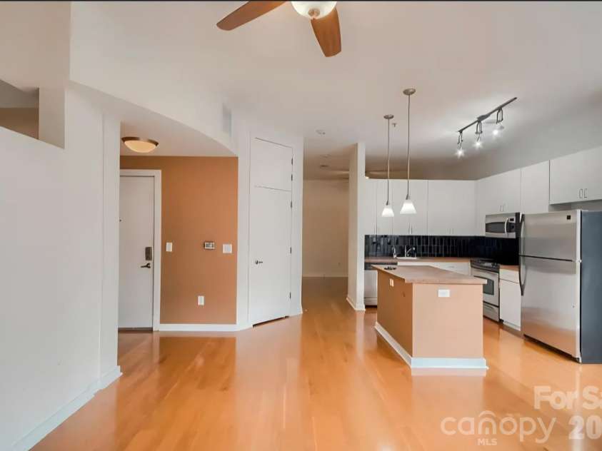 525 6th Street, Charlotte, NC 28202.  MLS# CAR4371172, YatesRealty ID 8941. 