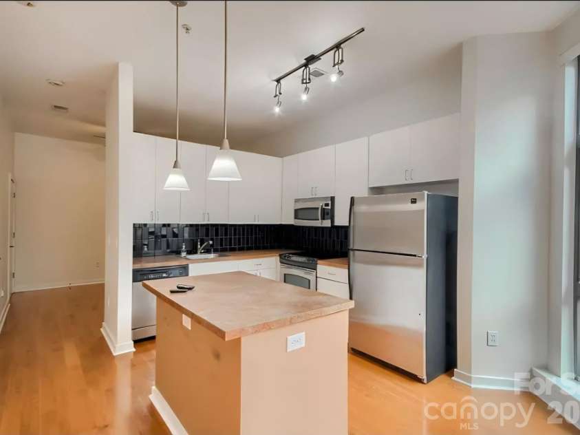 525 6th Street, Charlotte, NC 28202.  MLS# CAR4371172, YatesRealty ID 8941. 