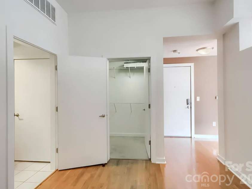 525 6th Street, Charlotte, NC 28202.  MLS# CAR4371172, YatesRealty ID 8941. 