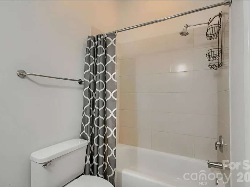 525 6th Street, Charlotte, NC 28202.  MLS# CAR4371172, YatesRealty ID 8941. 