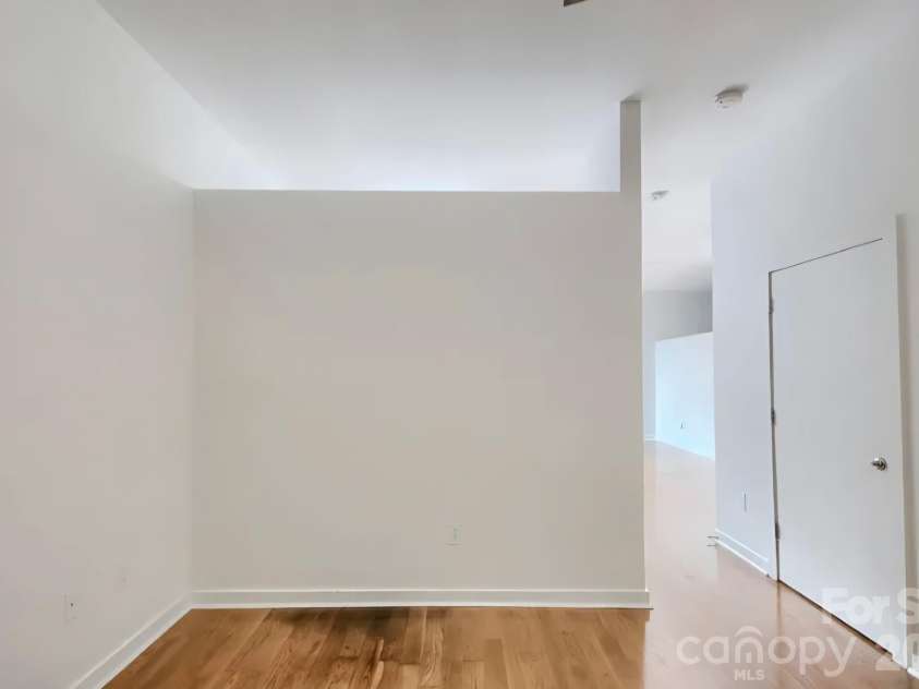 525 6th Street, Charlotte, NC 28202.  MLS# CAR4371172, YatesRealty ID 8941. 
