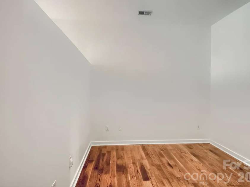 525 6th Street, Charlotte, NC 28202.  MLS# CAR4371172, YatesRealty ID 8941. 