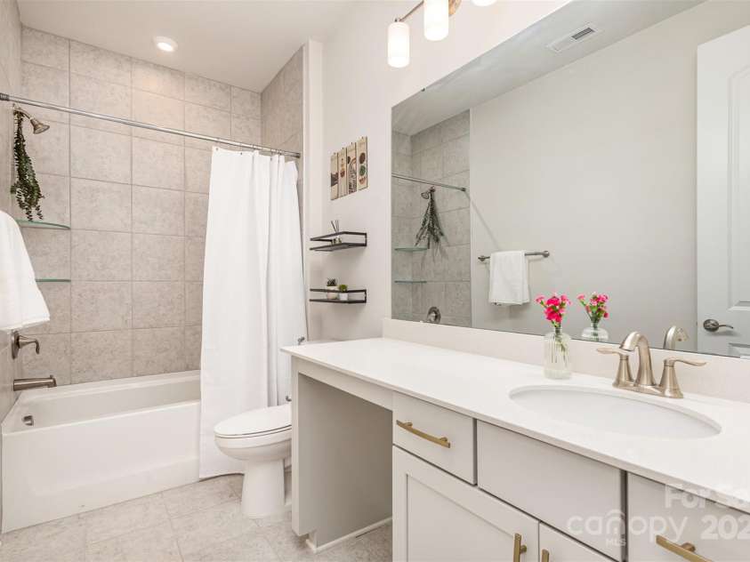 9534 Liberty Hill Drive, Mint Hill, NC 28227.  MLS# CAR4278343, YatesRealty ID 8943. Hall Bathroom