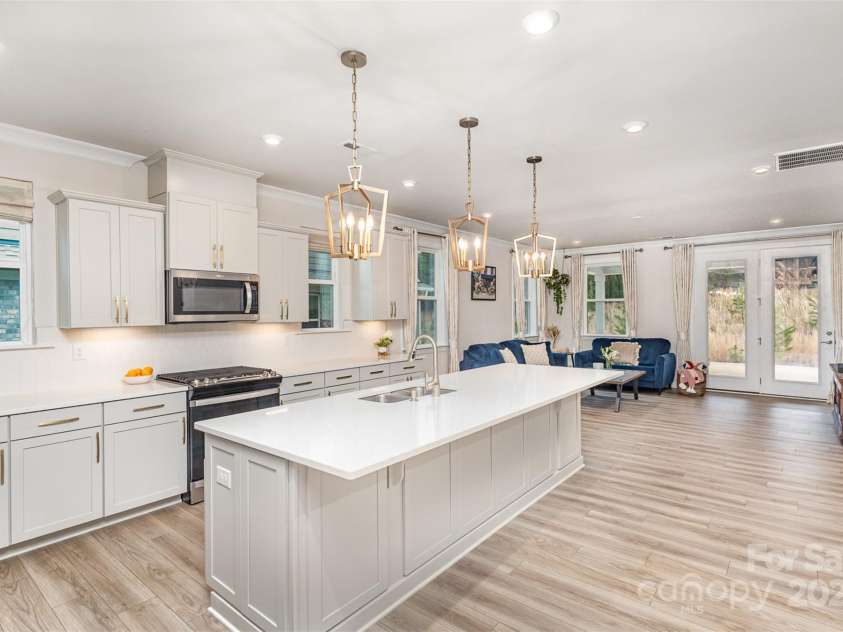 9534 Liberty Hill Drive, Mint Hill, NC 28227.  MLS# CAR4278343, YatesRealty ID 8943. Kitchen