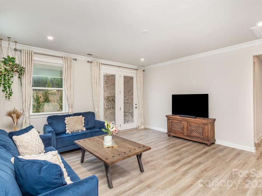 9534 Liberty Hill Drive, Mint Hill, NC 28227.  MLS# CAR4278343, YatesRealty ID 8943. Living Room