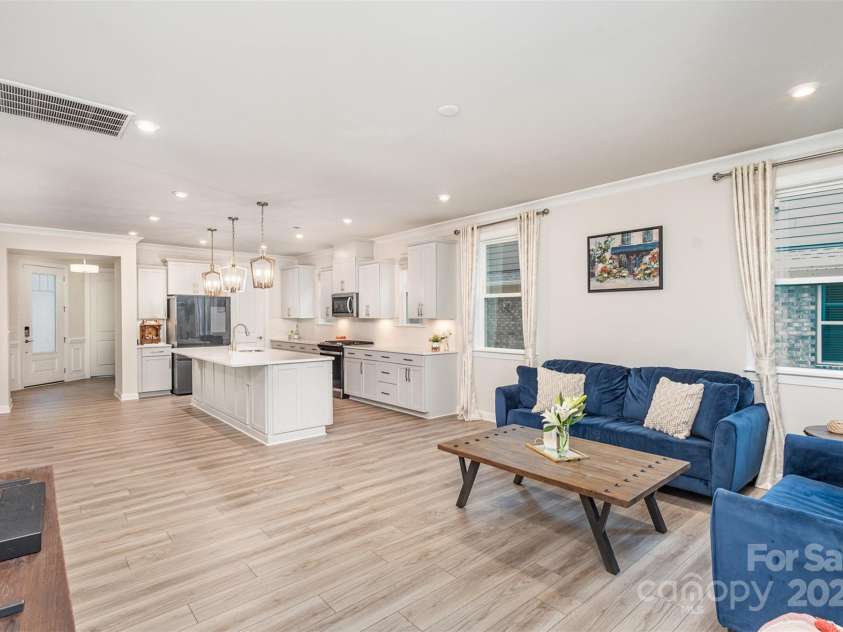 9534 Liberty Hill Drive, Mint Hill, NC 28227.  MLS# CAR4278343, YatesRealty ID 8943. Living Room