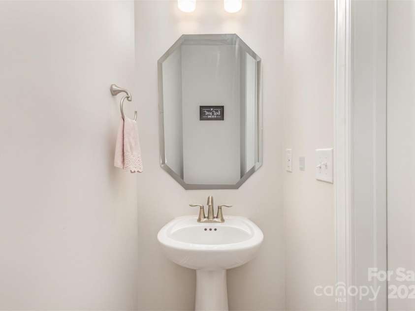 9534 Liberty Hill Drive, Mint Hill, NC 28227.  MLS# CAR4278343, YatesRealty ID 8943. Powder Room
