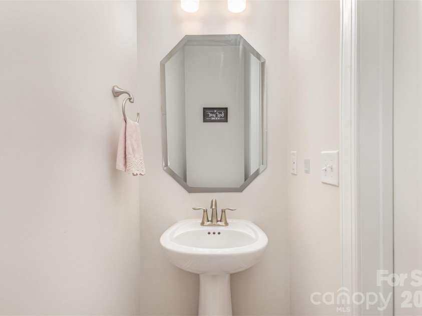 9534 Liberty Hill Drive, Mint Hill, NC 28227.  MLS# CAR4334319, YatesRealty ID 8943. Foyer Half Bath