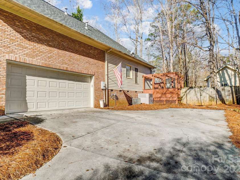 952 Hummingbird Lane, Rock Hill, SC 29732.  MLS# CAR4209295, YatesRealty ID 8944. 
