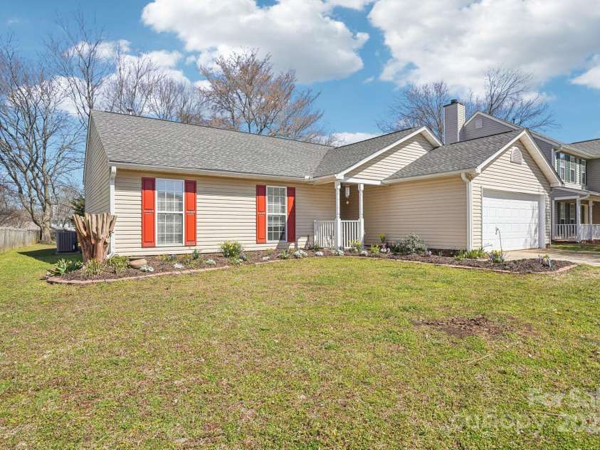 14429 Planters Knob Lane, Charlotte, NC 28273.  MLS# CAR4229142, YatesRealty ID 8945. 