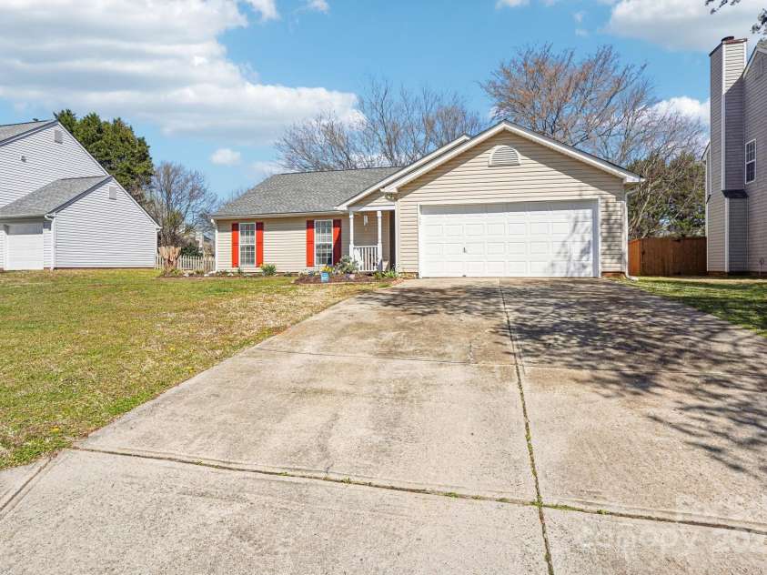 14429 Planters Knob Lane, Charlotte, NC 28273.  MLS# CAR4229142, YatesRealty ID 8945. 