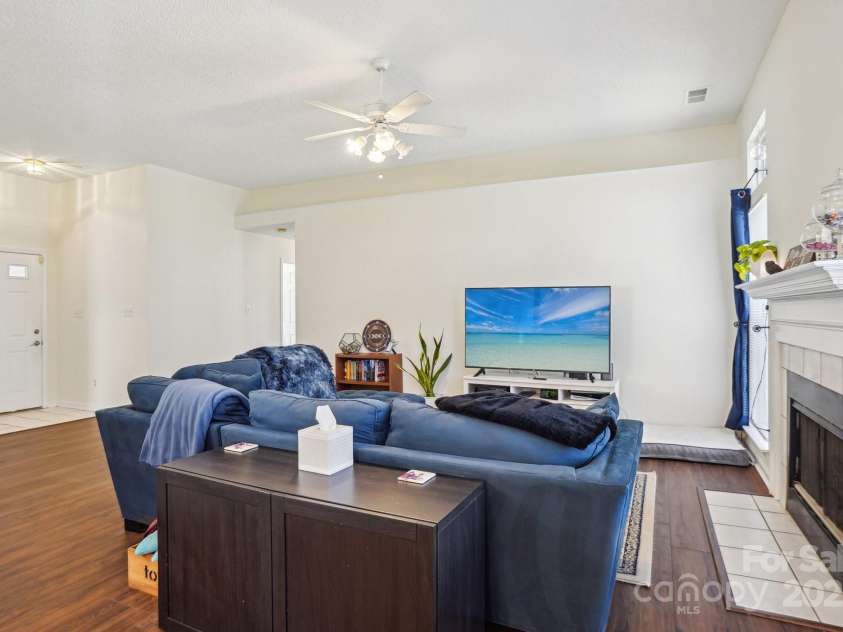 14429 Planters Knob Lane, Charlotte, NC 28273.  MLS# CAR4229142, YatesRealty ID 8945. 