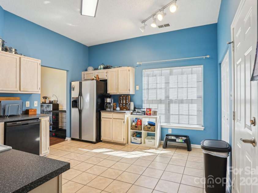 14429 Planters Knob Lane, Charlotte, NC 28273.  MLS# CAR4229142, YatesRealty ID 8945. 