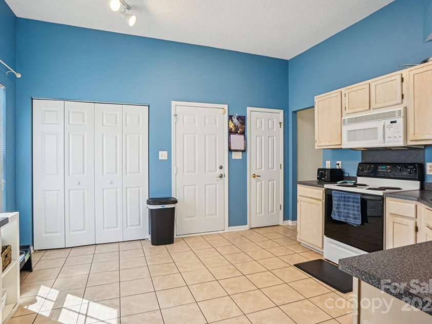 14429 Planters Knob Lane, Charlotte, NC 28273.  MLS# CAR4229142, YatesRealty ID 8945. 