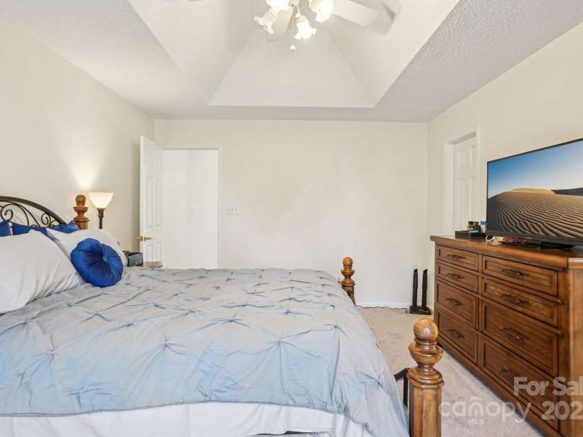 14429 Planters Knob Lane, Charlotte, NC 28273.  MLS# CAR4229142, YatesRealty ID 8945. 