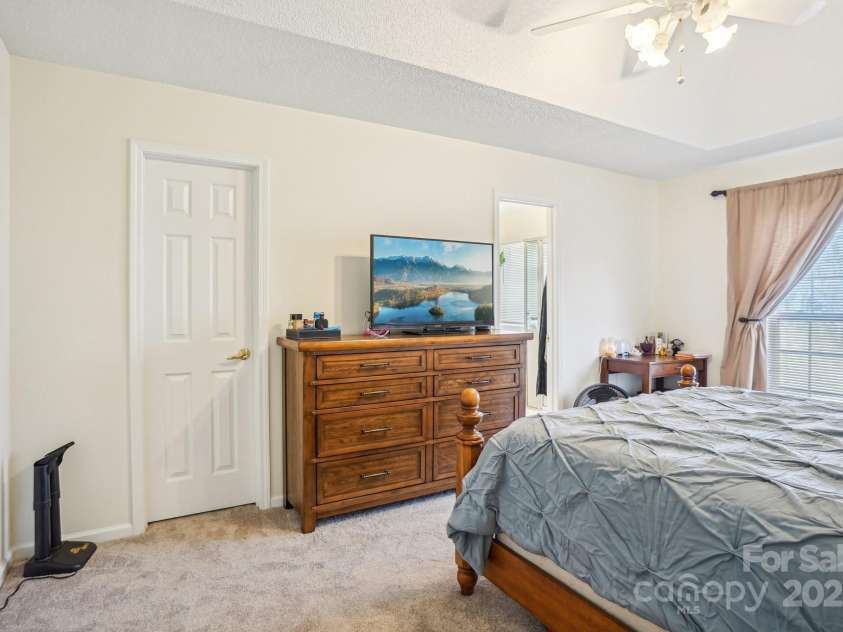 14429 Planters Knob Lane, Charlotte, NC 28273.  MLS# CAR4229142, YatesRealty ID 8945. 