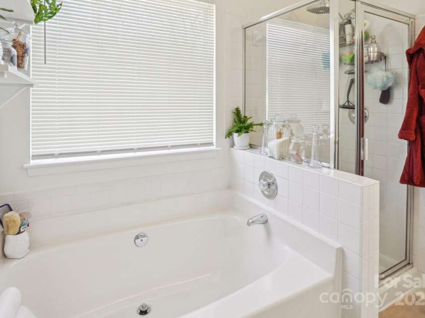 14429 Planters Knob Lane, Charlotte, NC 28273.  MLS# CAR4229142, YatesRealty ID 8945. 