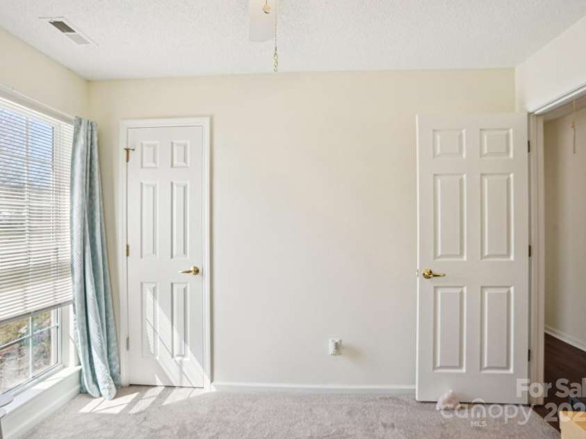 14429 Planters Knob Lane, Charlotte, NC 28273.  MLS# CAR4229142, YatesRealty ID 8945. 