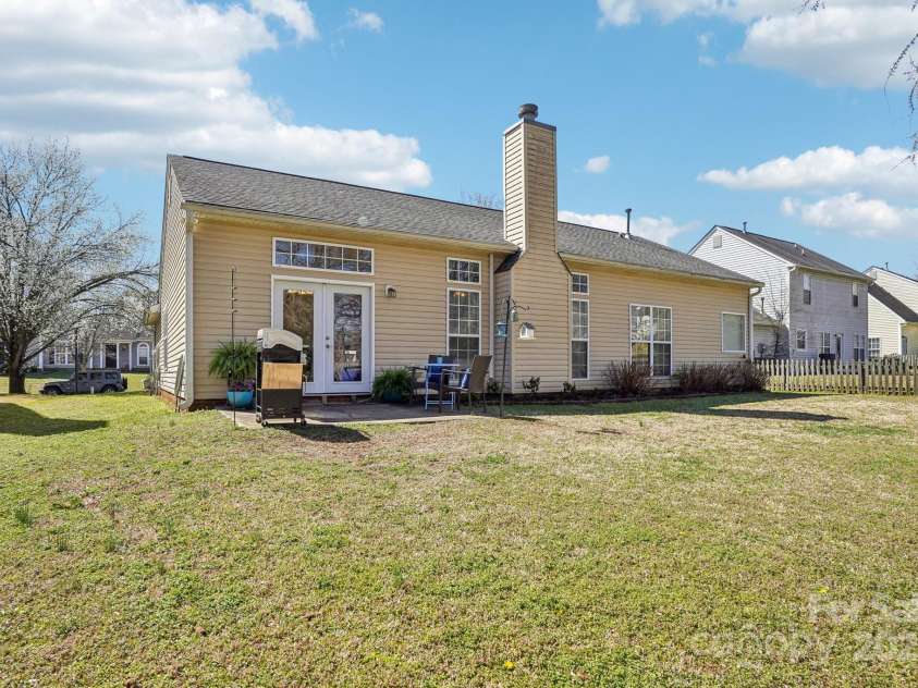 14429 Planters Knob Lane, Charlotte, NC 28273.  MLS# CAR4229142, YatesRealty ID 8945. 