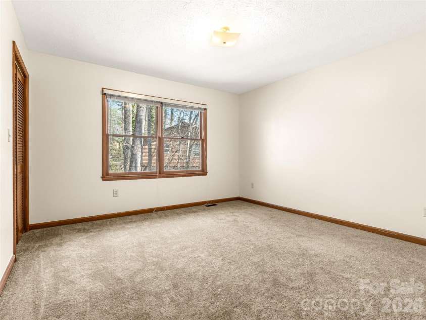 86 View De Lake Drive, Etowah, NC 28729.  MLS# CAR4361060, YatesRealty ID 8945. 2nd Bedroom