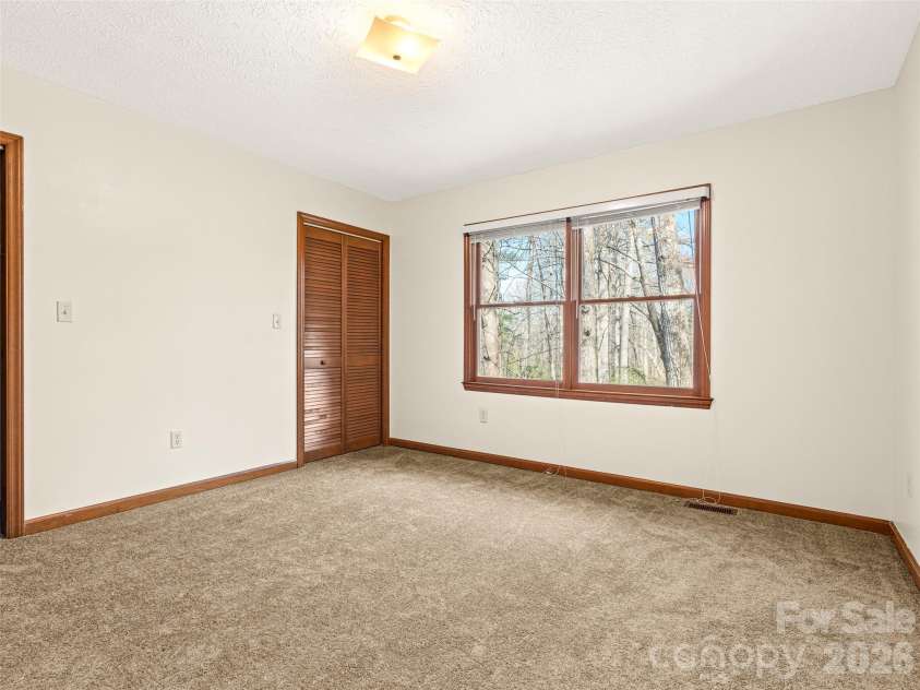 86 View De Lake Drive, Etowah, NC 28729.  MLS# CAR4361060, YatesRealty ID 8945. 2nd Bedroom
