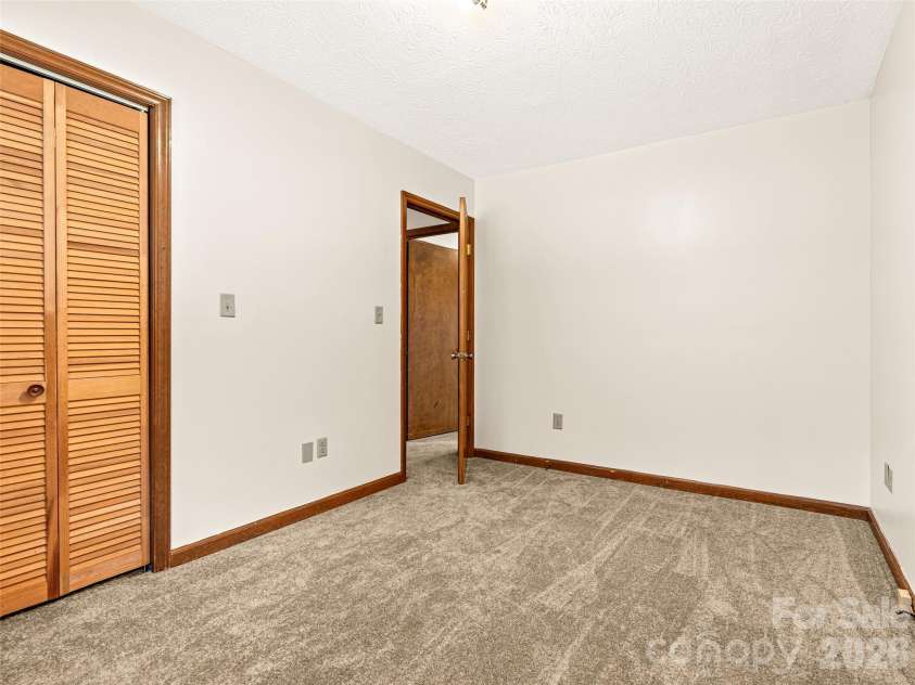 86 View De Lake Drive, Etowah, NC 28729.  MLS# CAR4361060, YatesRealty ID 8945. 3rd Bedroom
