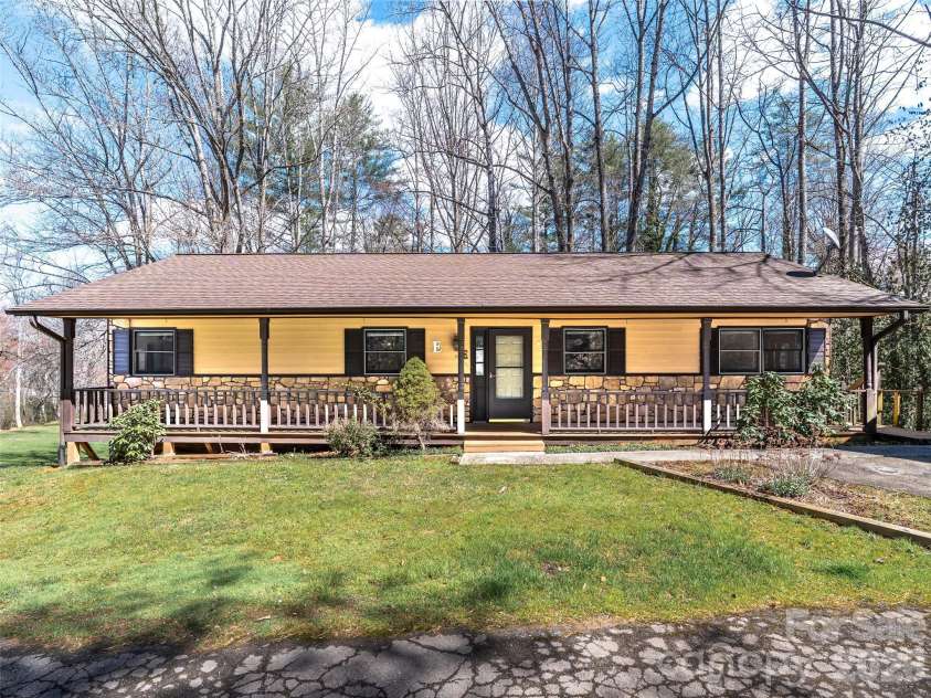 86 View De Lake Drive, Etowah, NC 28729.  MLS# CAR4361060, YatesRealty ID 8945. 