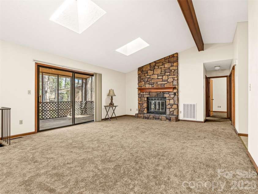 86 View De Lake Drive, Etowah, NC 28729.  MLS# CAR4361060, YatesRealty ID 8945. 