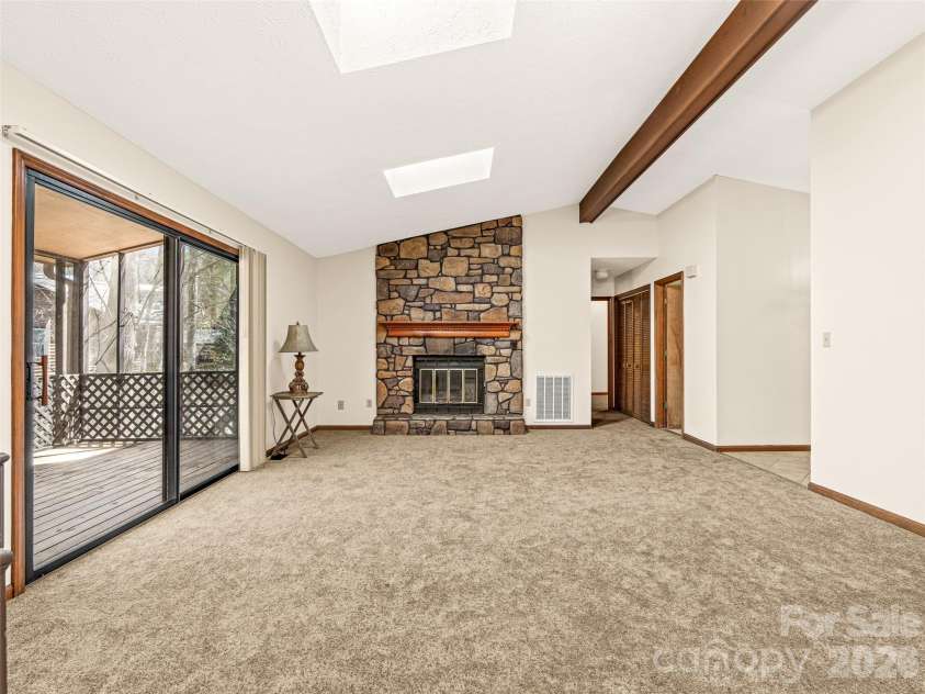 86 View De Lake Drive, Etowah, NC 28729.  MLS# CAR4361060, YatesRealty ID 8945. 