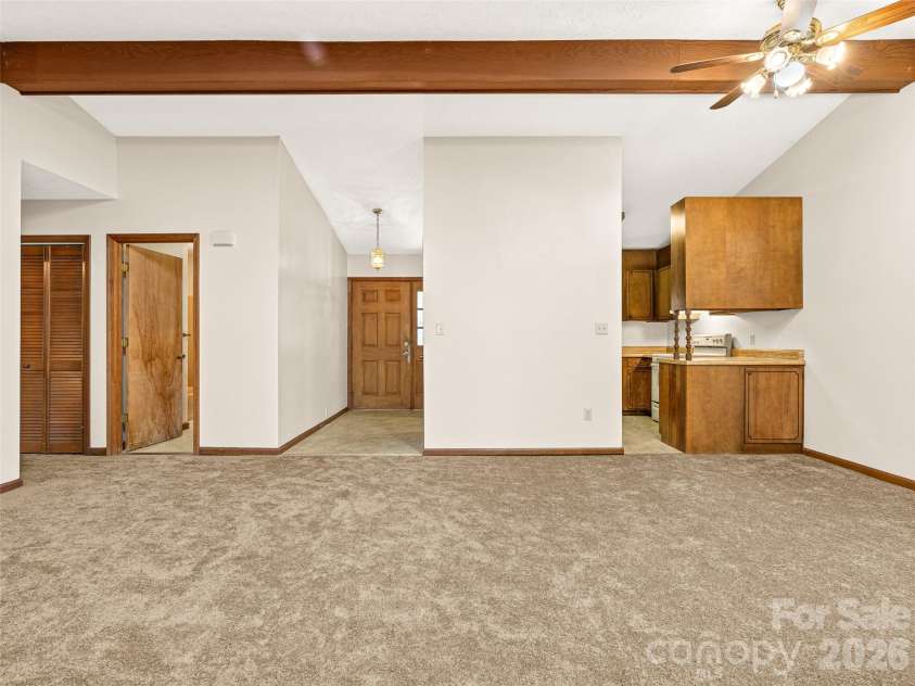 86 View De Lake Drive, Etowah, NC 28729.  MLS# CAR4361060, YatesRealty ID 8945. 