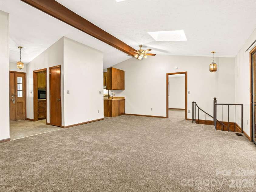 86 View De Lake Drive, Etowah, NC 28729.  MLS# CAR4361060, YatesRealty ID 8945. 