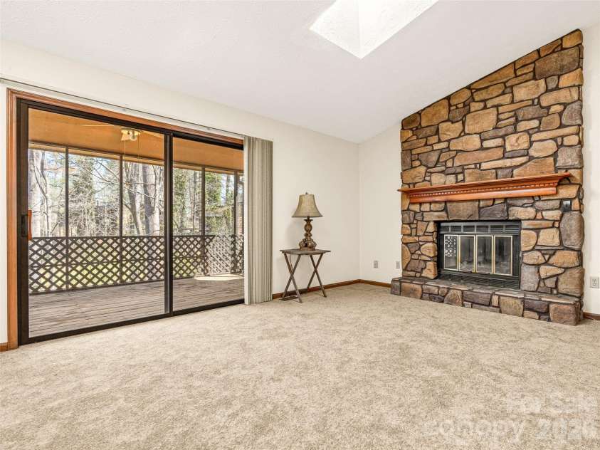 86 View De Lake Drive, Etowah, NC 28729.  MLS# CAR4361060, YatesRealty ID 8945. 