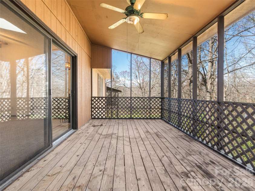 86 View De Lake Drive, Etowah, NC 28729.  MLS# CAR4361060, YatesRealty ID 8945. 